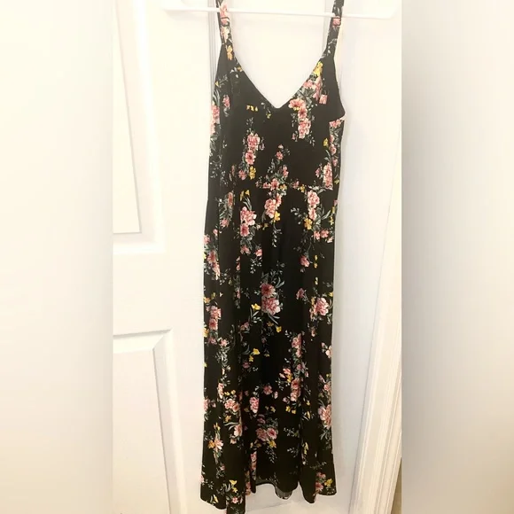 Old Navy black floral maxi dress - Picture 2 of 7